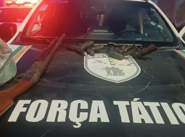 Armas de fogo encontradas com grupo de sete homens que entrou em confronto com a PM em Sobral. Três homens morreram 
