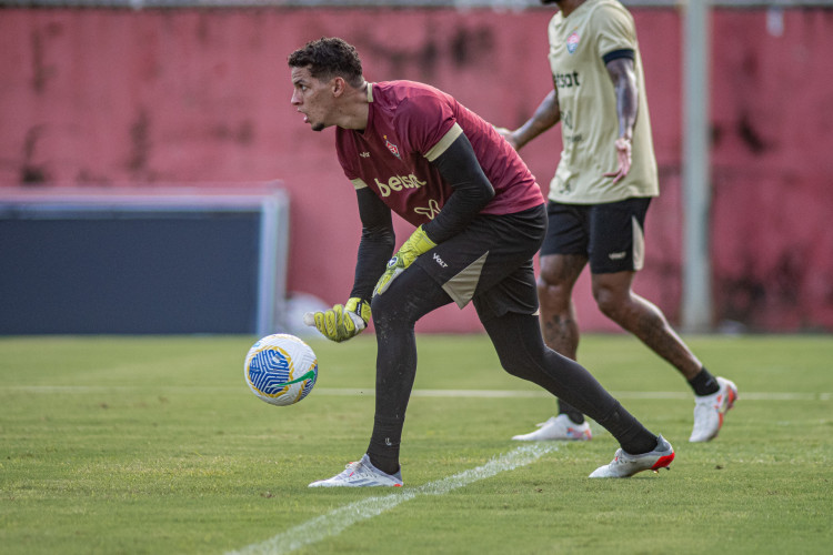 O goleiro pertence ao RB Bragantino e chega por empréstimo ao Ceará