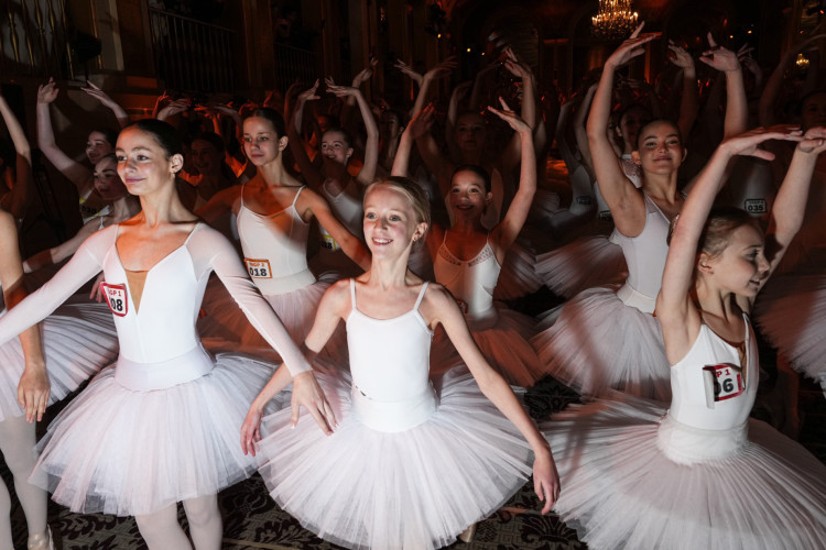 As bailarinas que estabeleceram o novo recorde vêm de diversas partes do mundo