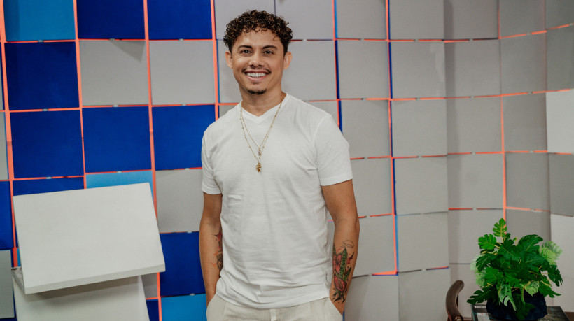 Silvero Pereira recebe homenagem do Ceará Sporting Club