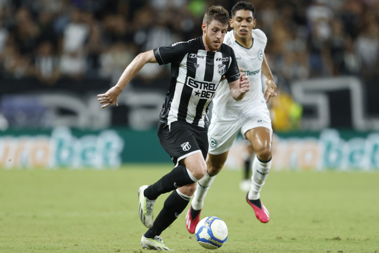 Aylon durante jogo do Ceará contra o Goiás, na abertura da Série B 2024, na Arena Castelão.