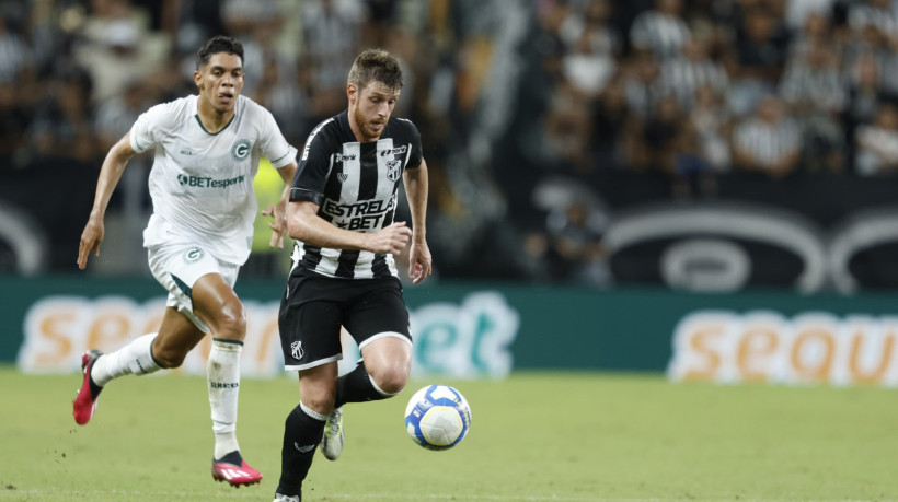 Aylon durante jogo do Ceará contra o Goiás, na abertura da Série B 2024, na Arena Castelão.