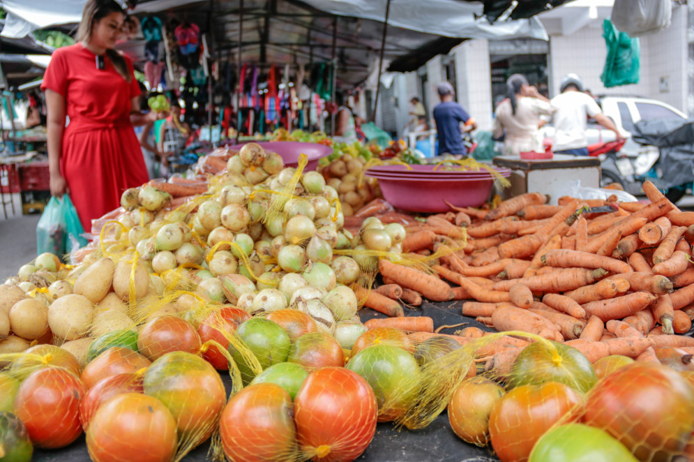  Feira das Goiabeiras conta com diversidade de frutas, legumes e hortaliças (Foto: Yuri Allen/Especial para O Povo)
