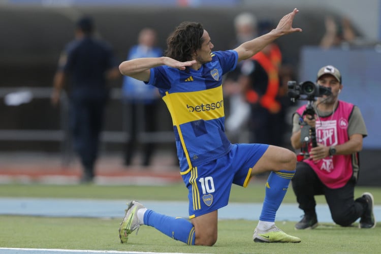 Cavani, camisa 10 do Boca Juniors, marcou um dos gols da vitória sobre o River Plate 