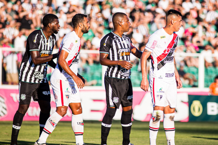 Ferroviário iniciou a Série C 2024 com derrota diante do Figueirense no estádio Orlando Scarpelli. 