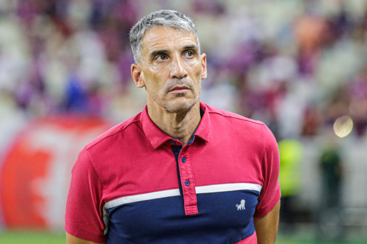 Técnico Vojvoda no jogo Fortaleza x Cruzeiro, no Castelão, pelo Campeonato Brasileiro Série A 2024