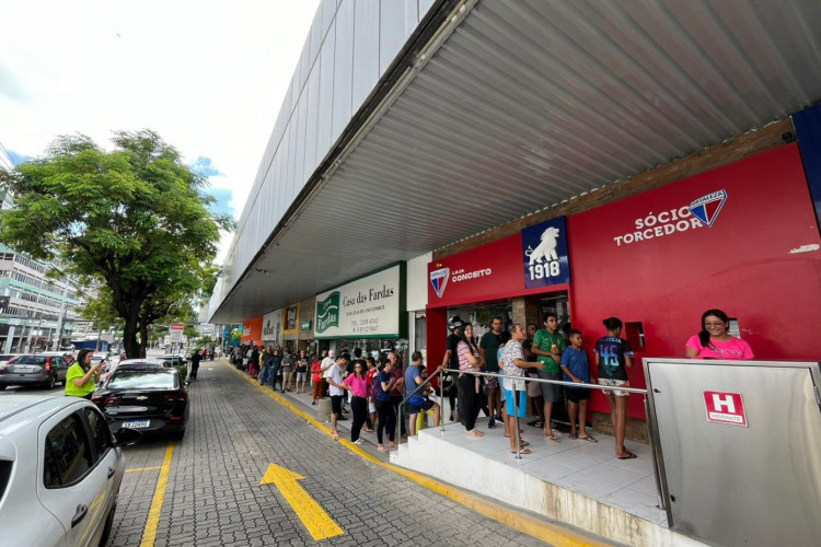 Os valores para a partida, que acontece nesta quinta-feira, 25, variam entre R$ 50 e R$ 400.