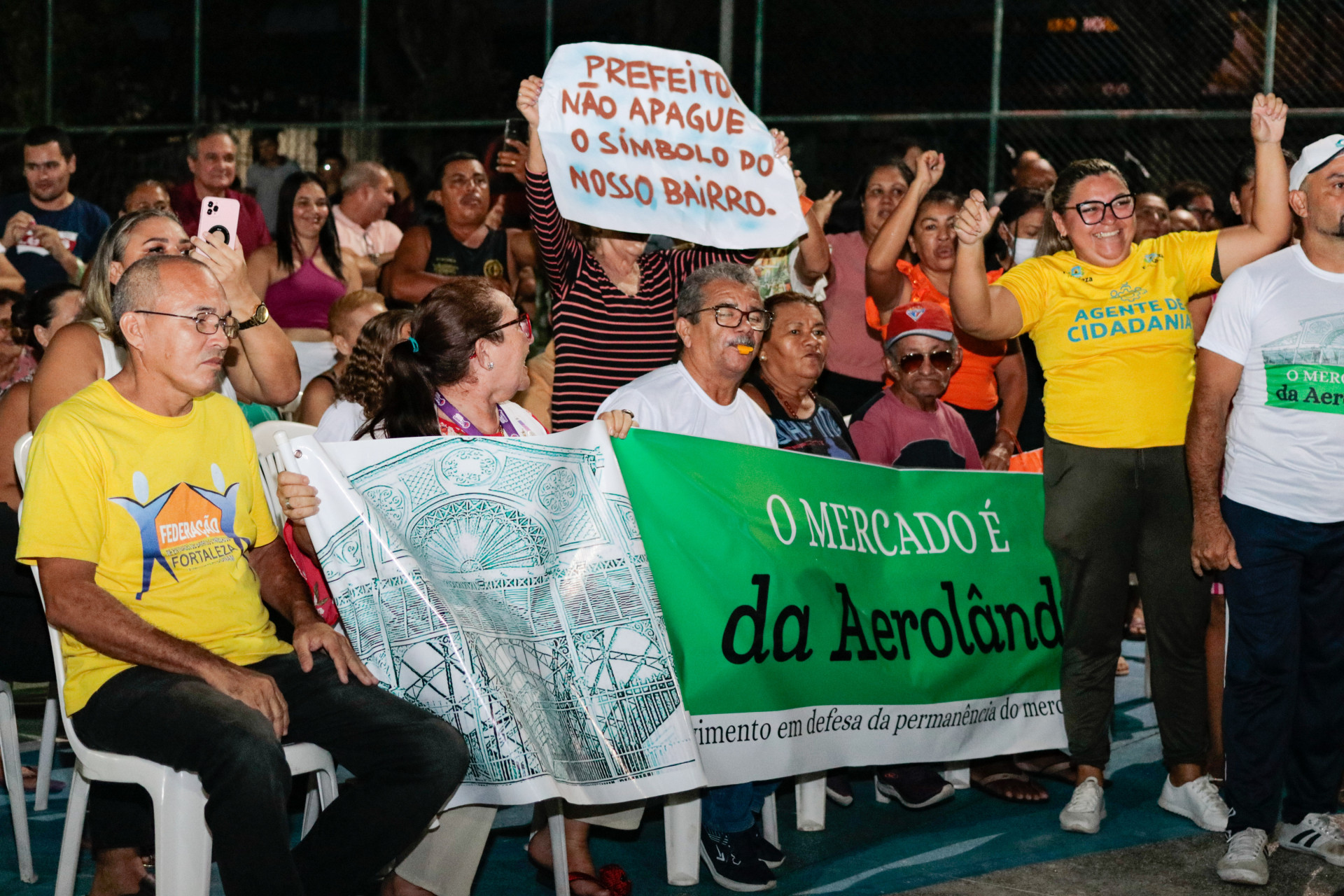 FORTALEZA, CEARÁ, BRASIL 23-04-2024: Manifestação de moradores da Aerolândia, manifestação contra retirada do Mercado da Aerolândia. (Foto: Yuri Allen/Especial para O Povo) (Foto: Yuri Allen/Especial para O Povo)