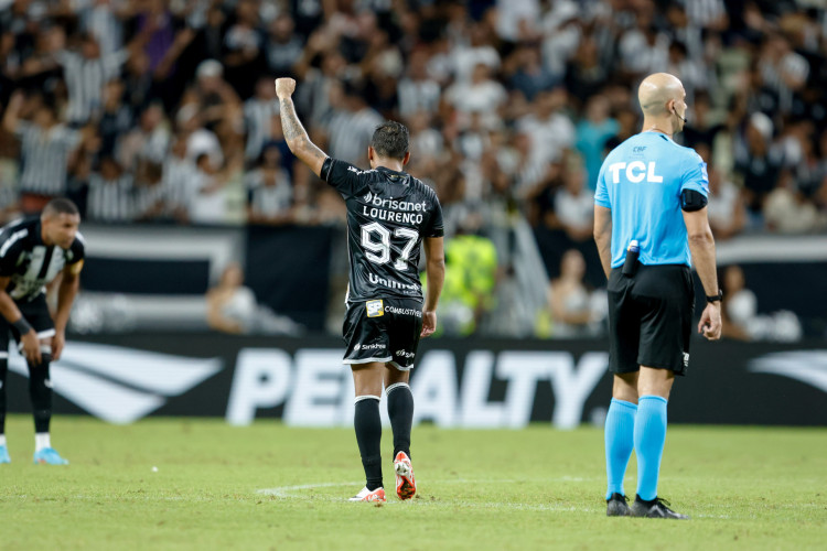 FORTALEZA, CEARÁ,  BRASIL- 20.04.2024: Lourenço. Ceará x Goiás na Arena Castelão, campeonato brasileiro série B. (Foto: Aurélio Alves