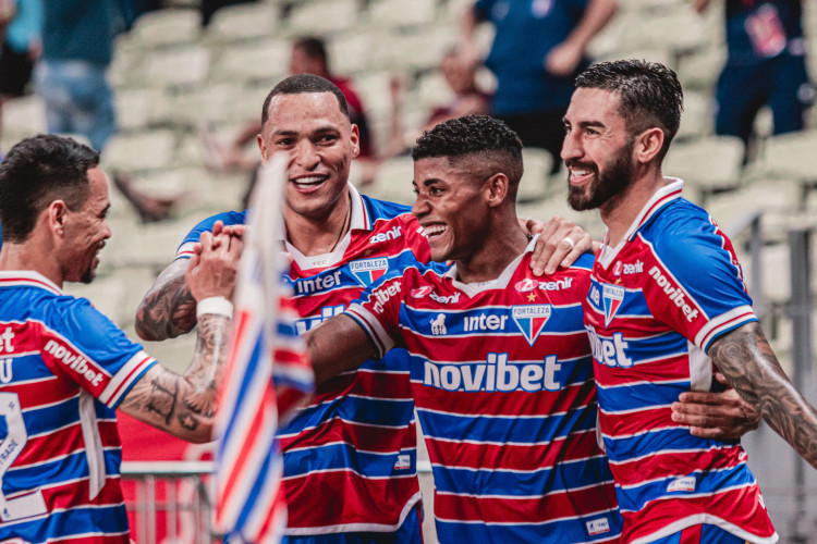 Jogadores do Fortaleza comemoram gol no jogo Fortaleza x Cruzeiro, no Castelão, pelo Campeonato Brasileiro Série A 2024