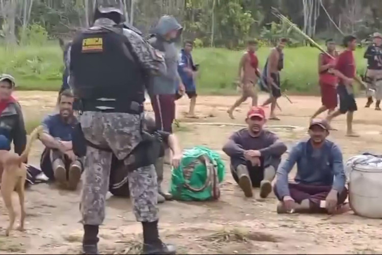 Segundo a Urihi Associação Yanomami, garimpeiros foram levados à Força Nacional devido à 