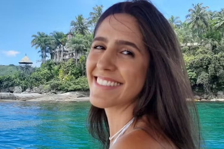 Larissa Moraes de Carvalho é estudante de Medicina da UERJ e encontra-se em estado vegetativo 