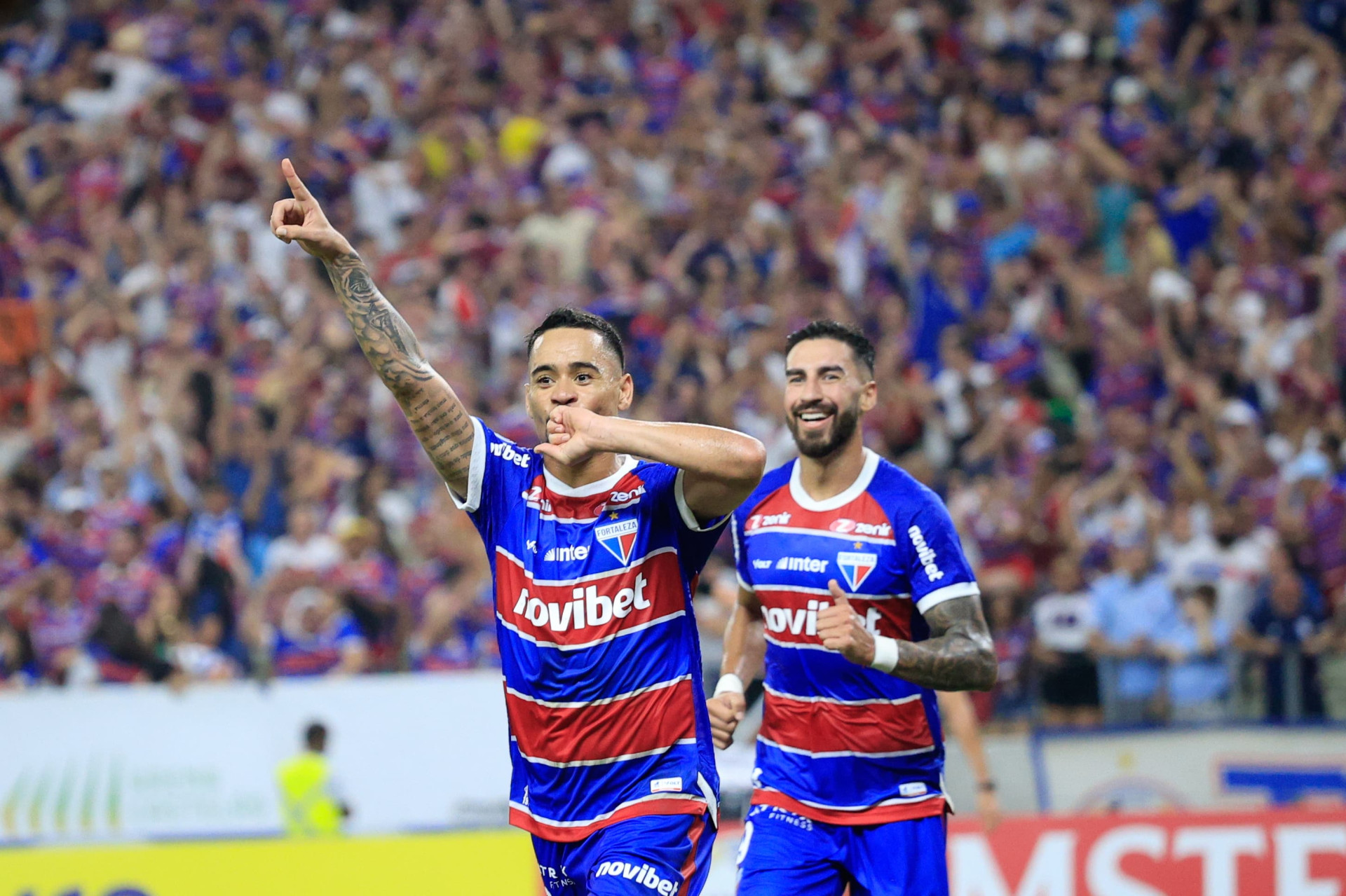 Pikachu e Lucero comandaram a vitória do Fortaleza sobre o Boca Juniors na Arena Castelão (Foto: Fco Fontenele/O POVO)