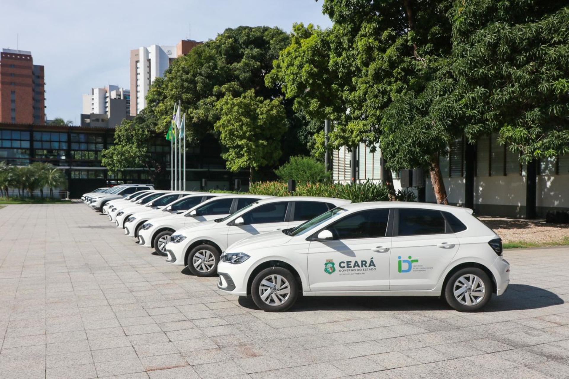 Carros novos entregues ao Sine IDT (Foto: Divulgação)