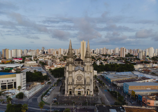 FORTALEZA, CE, BRASIL, 18-03.2022: Catedral Metropolitana de Fortaleza, vista aerea. em epoca de COVID-19. (Foto:Aurelio Alves/ Jornal O POVO)