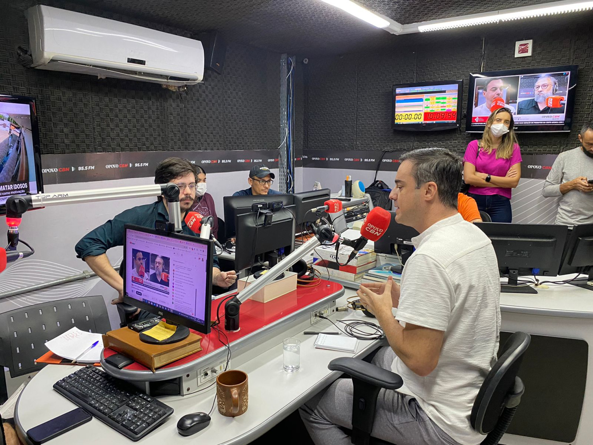 ￼CAPITÃO Wagner abriu série na rádio O POVO CBN (Foto: Júlia Duarte/O POVO)