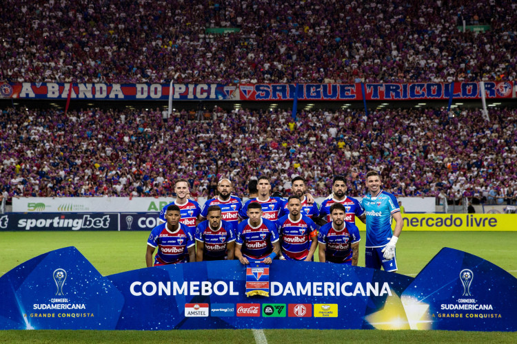 Jogadores do Fortaleza posam para foto no jogo Fortaleza x Boca Juniors, no Castelão, pela Copa Sul-Americana 2024