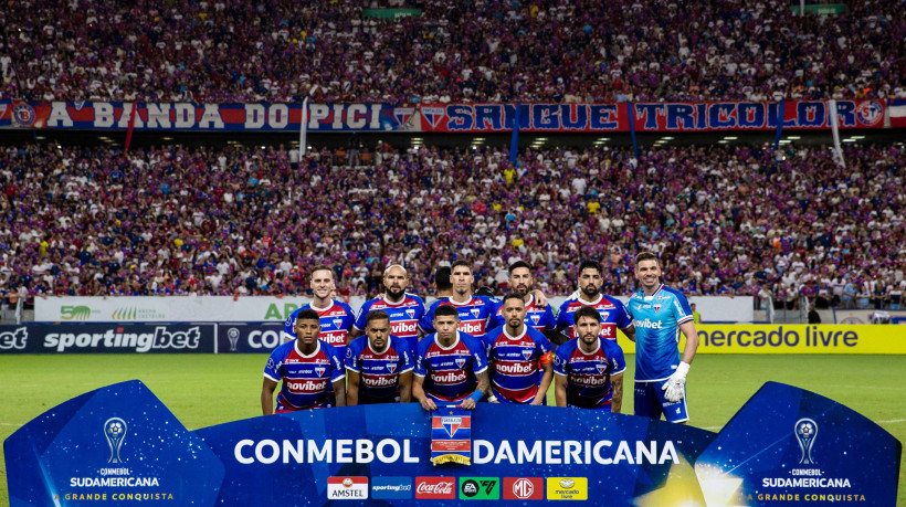 Jogadores do Fortaleza posam para foto no jogo Fortaleza x Boca Juniors, no Castelão, pela Copa Sul-Americana 2024 
