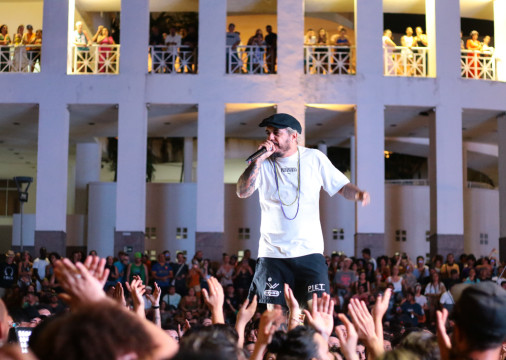 FORTALEZA, 28/04/2024. Rapper Marcelo D2 faz show na Praça Verde do Dragão, em celebração aos 25 anos do Centro Dragão do Mar de Arte e Cultura