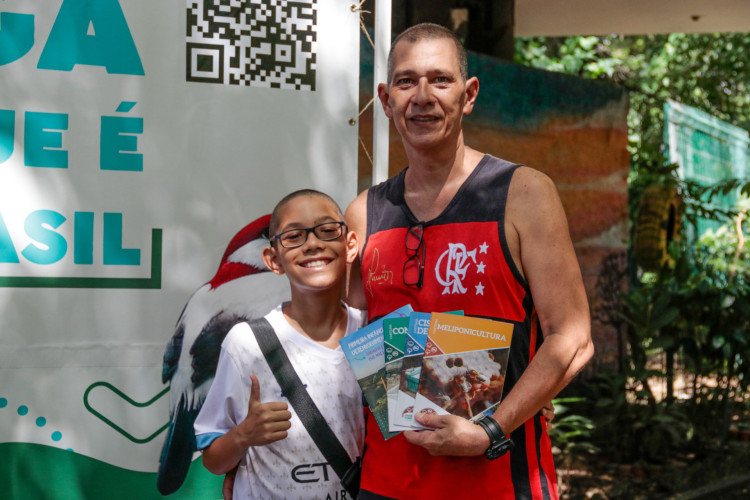 Pedro e Airton Soares, filho e pai participaram de exposição do Dia Nacional da Caatinga
