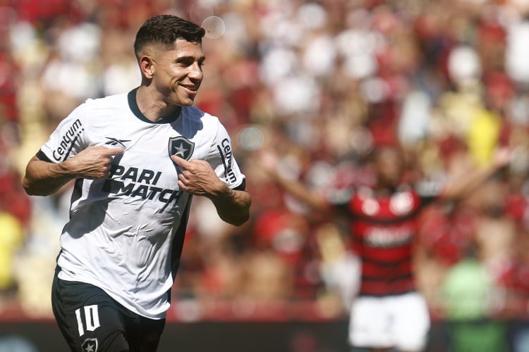 Atacante Savarino comemora gol no jogo Flamengo x Botafogo, no Maracanã, pelo Campeonato Brasileiro Série A 2024 