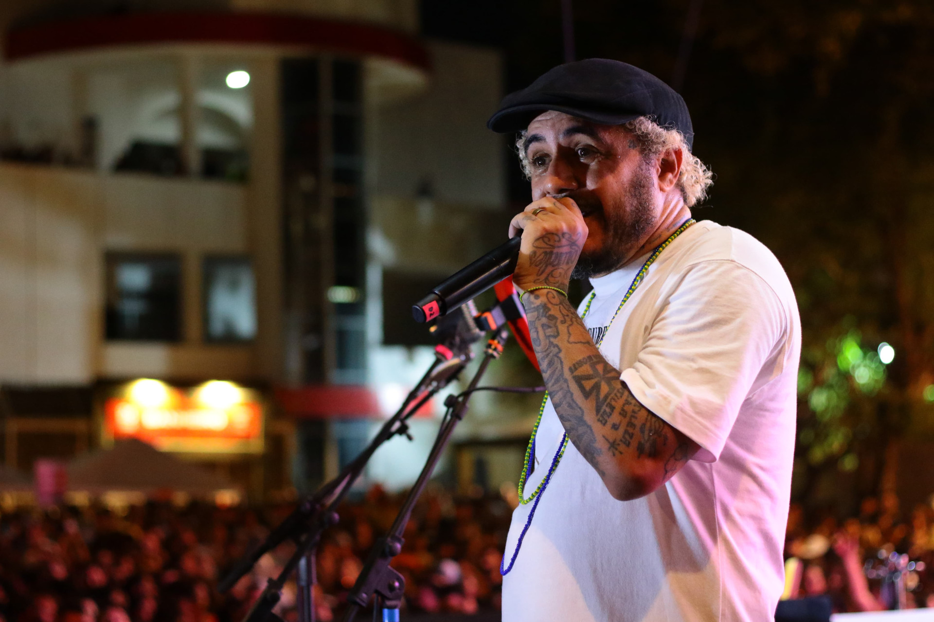 FORTALEZA, 28/04/2024. Rapper Marcelo D2 faz show na Praça Verde do Dragão, em celebração aos 25 anos do Centro Dragão do Mar de Arte e Cultura
