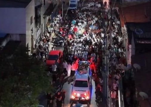 Multidão participa de cortejo fúnebre do vereador César Veras, em Camocim