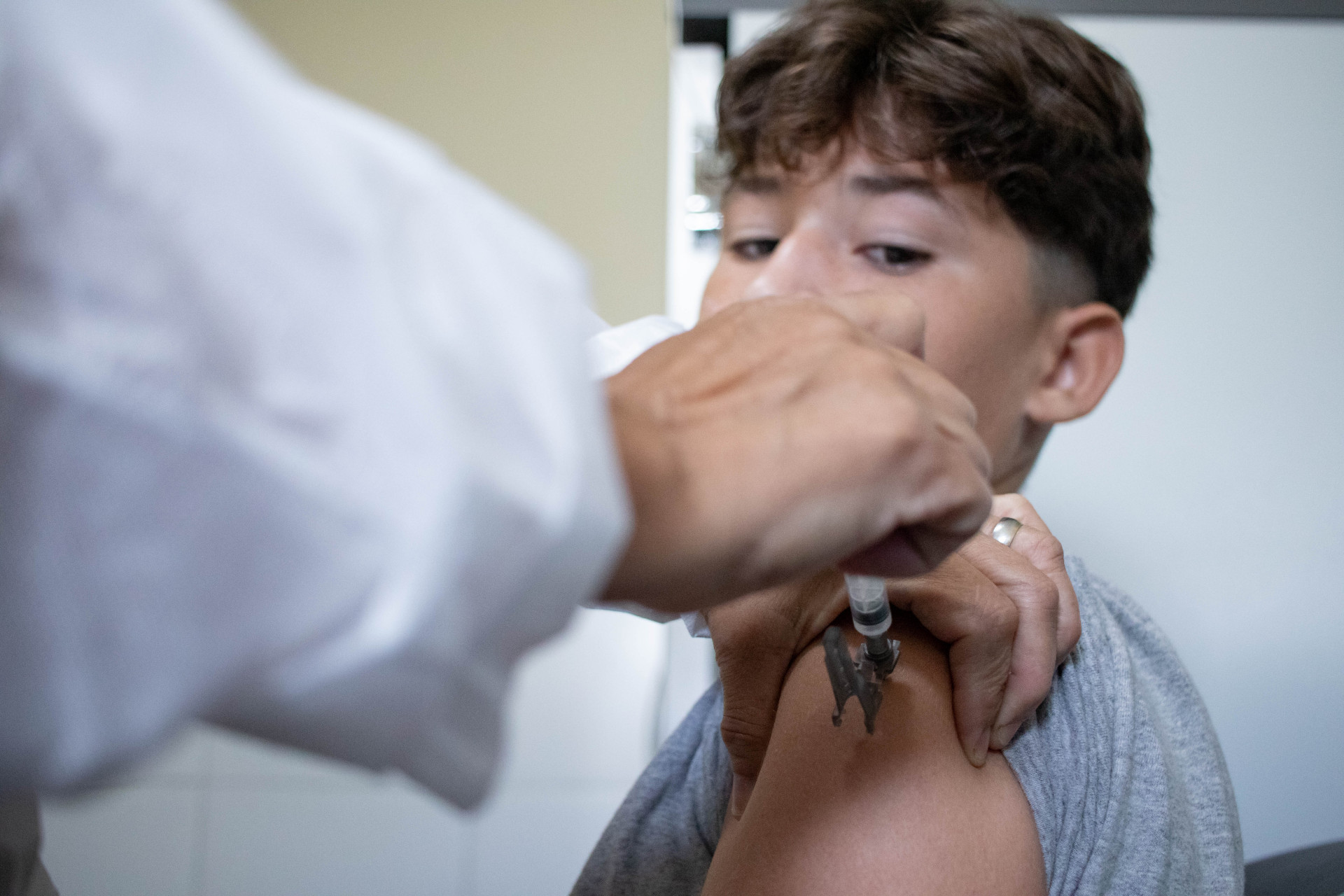 ￼A PARTIR DE AGORA, podem se vacinar pessoas a partir de seis meses de idade (Foto: Samuel Setubal)