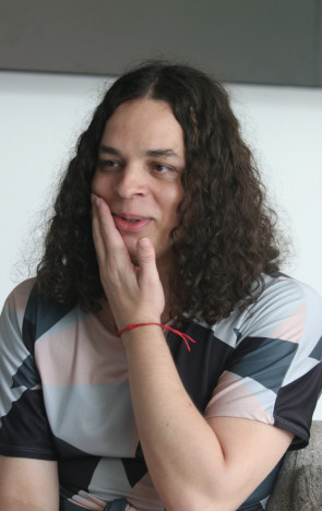 Amara Moira,  escreveu primeiro livro sobre o mundo da prostituição 