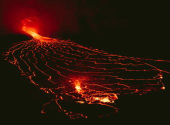 Érebo está em erupção contínua desde 1972 e inclui um 
