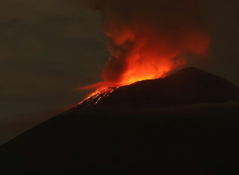 A presença do metal precioso foi registrada a até mil quilômetros de distância do jato de lava.
