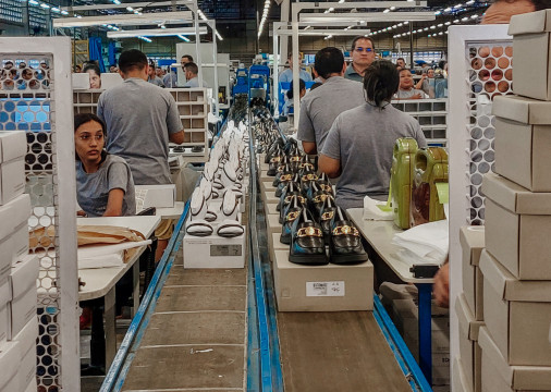 Ind&uacute;stria brasileira recebe com positividade acordo entre Mercosul e Uni&atilde;o Europeia, destacando prazo de at&eacute; 15 anos para adapta&ccedil;&atilde;o do mercado brasileiro &agrave; nova pol&iacute;tica de abertura &agrave;s importa&ccedil;&otilde;es vindas da Europa