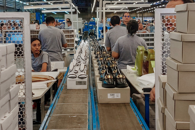 Ind&uacute;stria brasileira recebe com positividade acordo entre Mercosul e Uni&atilde;o Europeia, destacando prazo de at&eacute; 15 anos para adapta&ccedil;&atilde;o do mercado brasileiro &agrave; nova pol&iacute;tica de abertura &agrave;s importa&ccedil;&otilde;es vindas da Europa