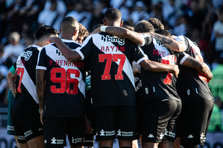 Vasco entrará em campo com três zagueiros diante do Fortaleza, pela Copa do Brasil. 
