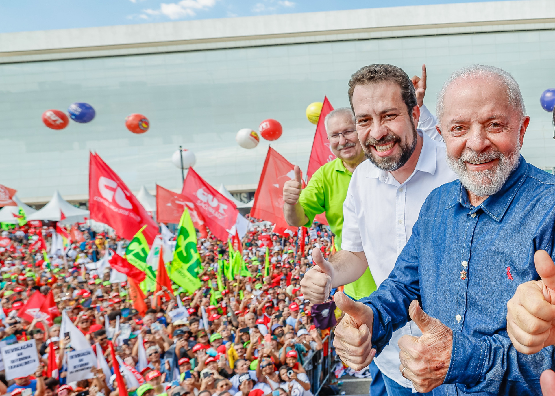 ￼PRÉ-CANDIDATO a prefeito de São Paulo, deputado Guilherme Boulos (Psol), e o presidente Lula no ato em comemoração ao 1º de Maio (Foto: Ricardo Stuckert / PR)