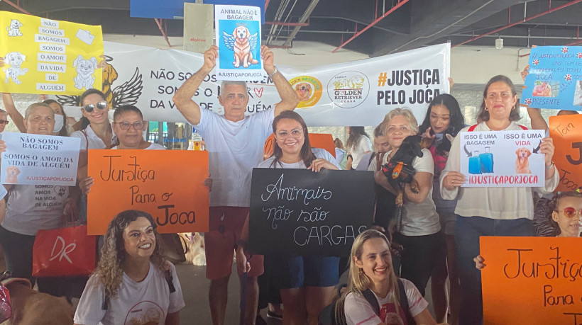 Ativistas e tutores se reuniram em protesto no aeroporto de Fortaleza nesta quarta-feira, 1º de maio 