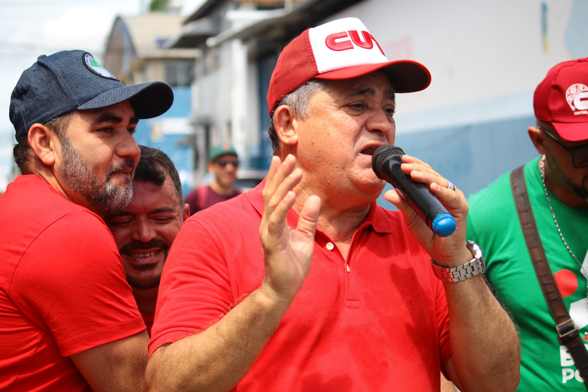 O deputado federal José Guimarães (PT) defendeu a interlocução do governo Lula (PT) com os municípios brasileiros ao rebater fala do vice-prefeito de Fortaleza, Élcio Batista (PSDB) (Foto: Samuel Setubal / O POVO)