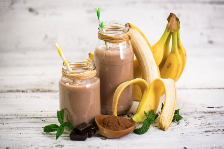 Vitamina de banana com cacau (Imagem: pilipphoto | Shutterstock)