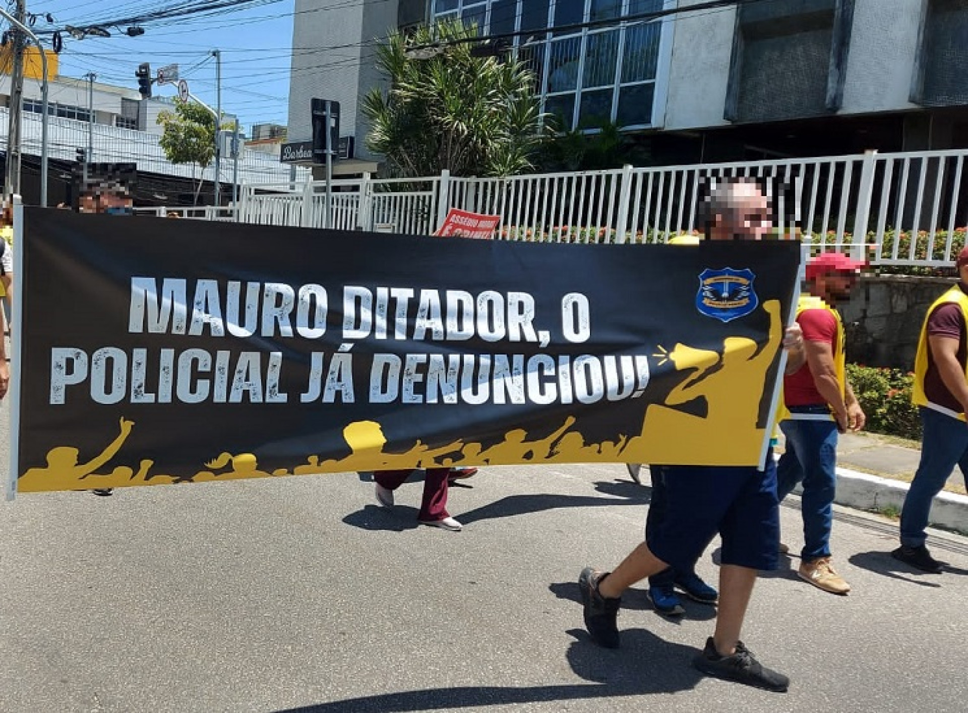Manifestação pedindo a saída do secretário Mauro Albuquerque ocorreu no último dia 20 de setembro (Foto: Divulgação/Sindppen)