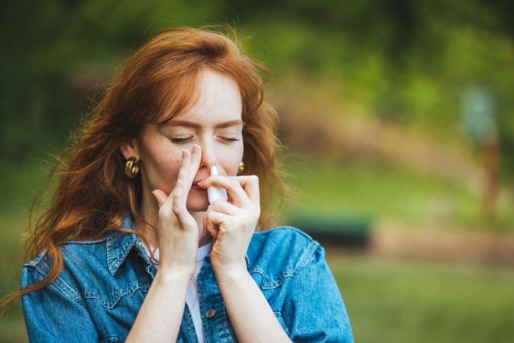 Quando usados de maneira incorreta, alguns descongestionantes nasais podem viciar (Imagem: Dragana Gordic | Shutterstock)