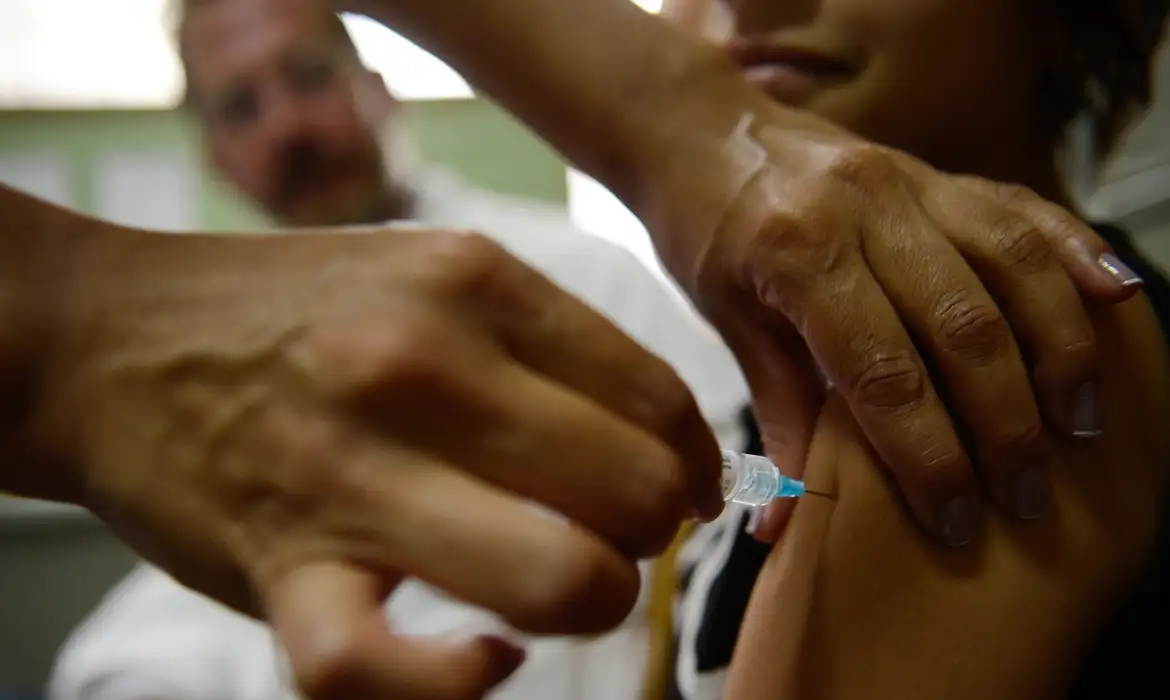 Capital paulistas amplia vacinação contra HPV para jovens até 19 anos 
