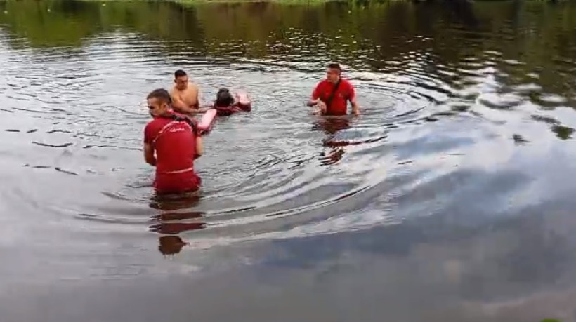 A moça desaparecida e uma amiga se banhavam no rio quando se afogaram 