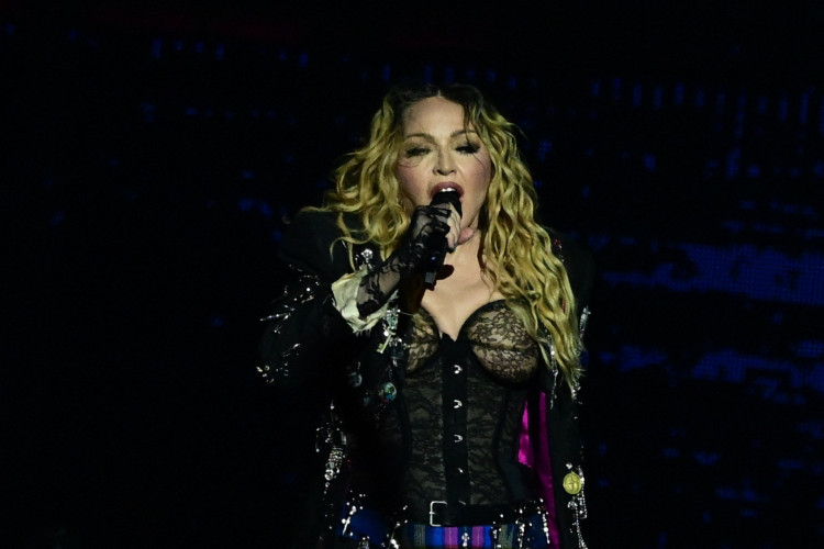 Madonna finaliza turnê de 40 anos de carreira com show histórico no Brasil; cantora disse palavrão ao tentar falar em português 