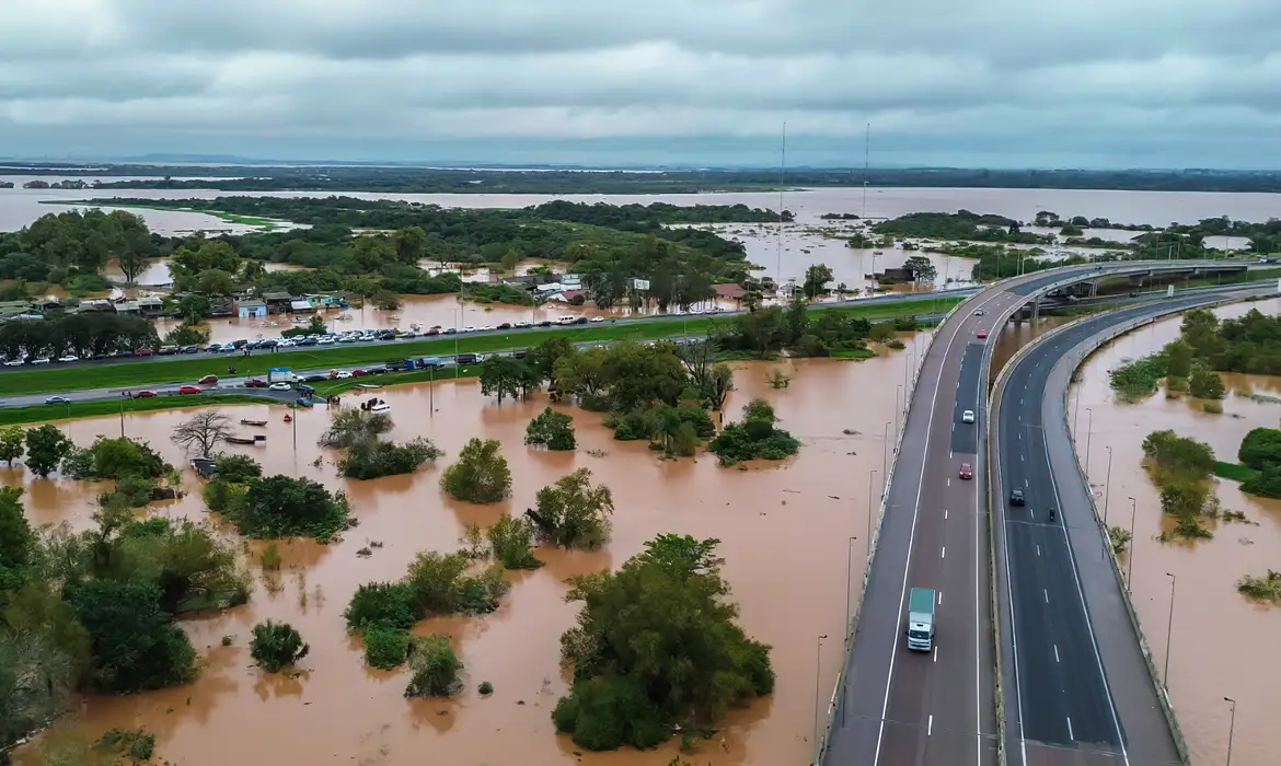 Rio Grande do Sul sofre com temporais e enchentes desde a última segunda-feira, 29