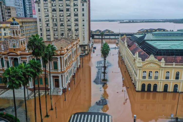 Assim como o Aeroporto Salgado Filho, o centro de Porto Alegre foi inundado pelas enchentes que assolam o estado
