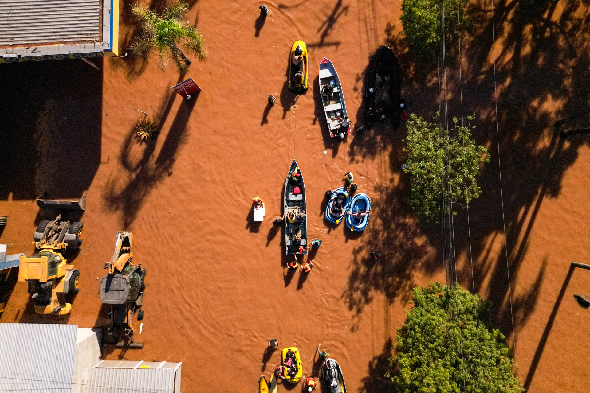 Bairro inundado em Porto Alegre (RS) (Foto: FLORIAN PLAUCHEUR/AFP)