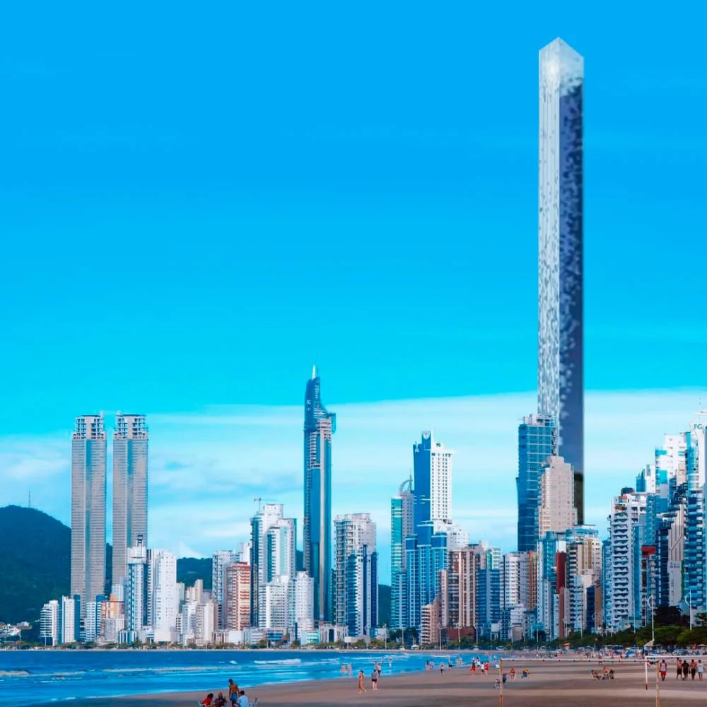E Balneário Camboriíu se prepara para ter o segundo maior prédio das Américas. Está em construção o Triumph Tower, que terá 509 metros com 140 andares, atrás apenas do One Trade Center, em Nova York, que tem 541 metros. 