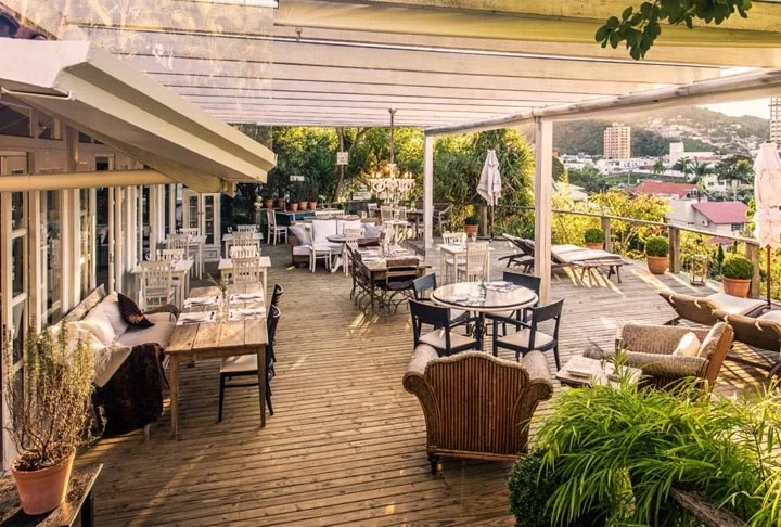 Balneário Camboriú está numa área estratégica de Santa Catarina. A cidade fica no litoral norte do estado, a 80 km da capital Florianópolis e a cerca de 85 km de Joinville, o município mais populoso do estado. 