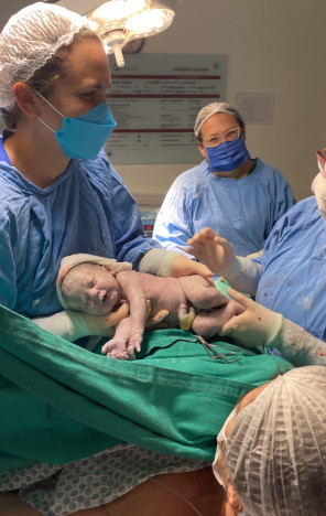O parto de Tânia Pacheco, empresária, foi uma cesária humanizada (Foto: Divulgação/Acervo pessoal  )