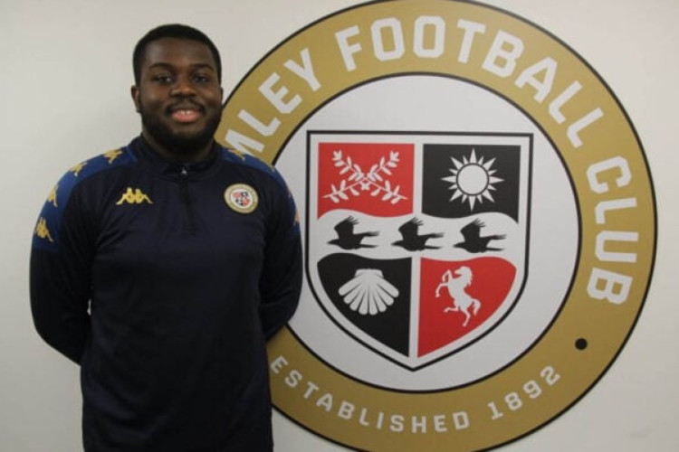 Nathan Olowabi, de apenas 23 anos, venceu concurso do game e ganhou vaga na comissão técnica do Bromley FC, que subiu de maneira inédita